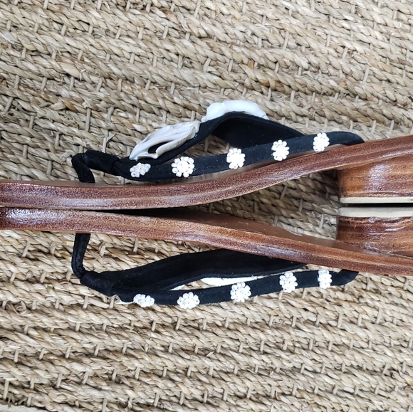 Mangos Shell & Bead Thong Sandals - Picture 6 of 10